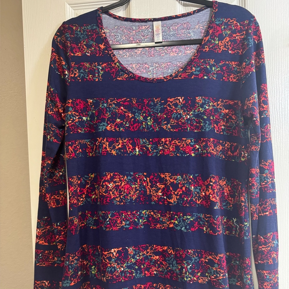 LuLaRoe Lynnae long sleeve tee. High low hem. Vibrant colors. Sm. EUC